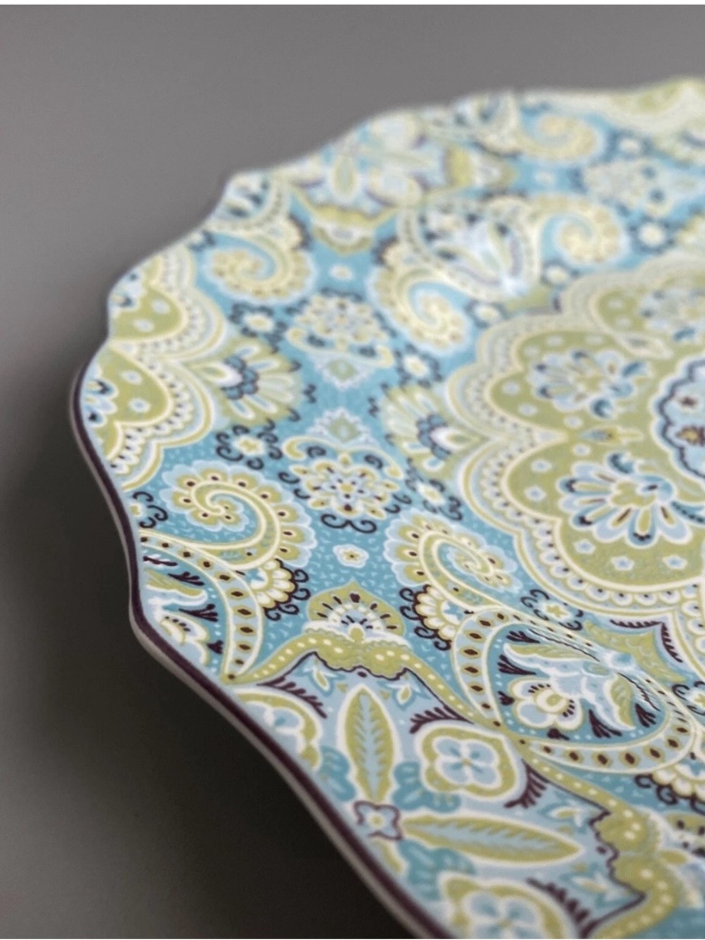 Single 222 Fifth LYRIA TEAL Porcelian Paisley luncheon plate 8.5/8" Scalloped - Picture 3 of 12